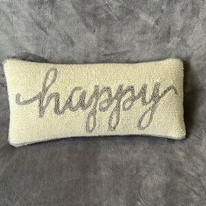 HAPPY PILLOW